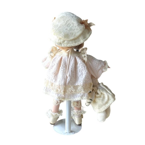 Vintage Porcelain Little Girl‎ Doll Holding a Rabbit - Stand Included - Picture 3 of 10